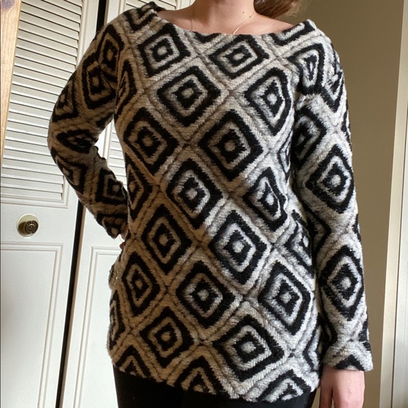 Ecote Geometric Tunic with Pockets - Picture 2 of 4